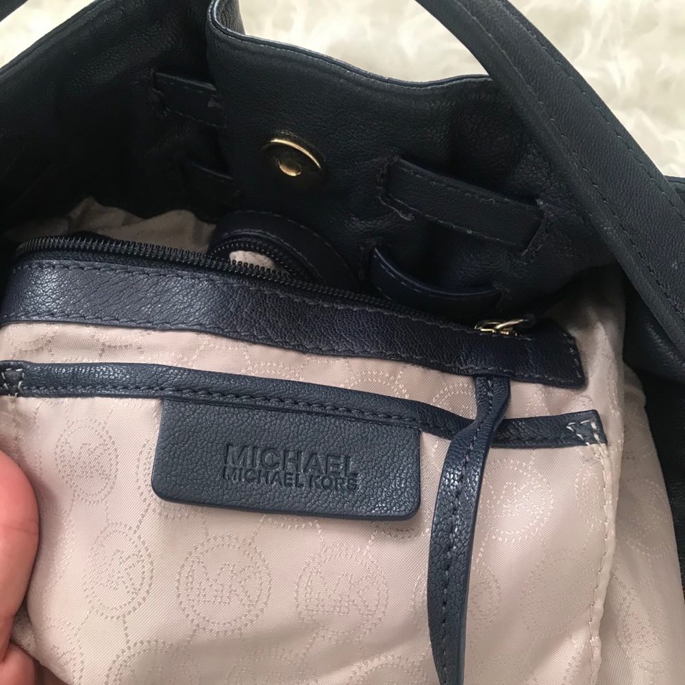 Michael Kors Buckle Bucket Shoulder Bag Navy - Picture 7 of 16
